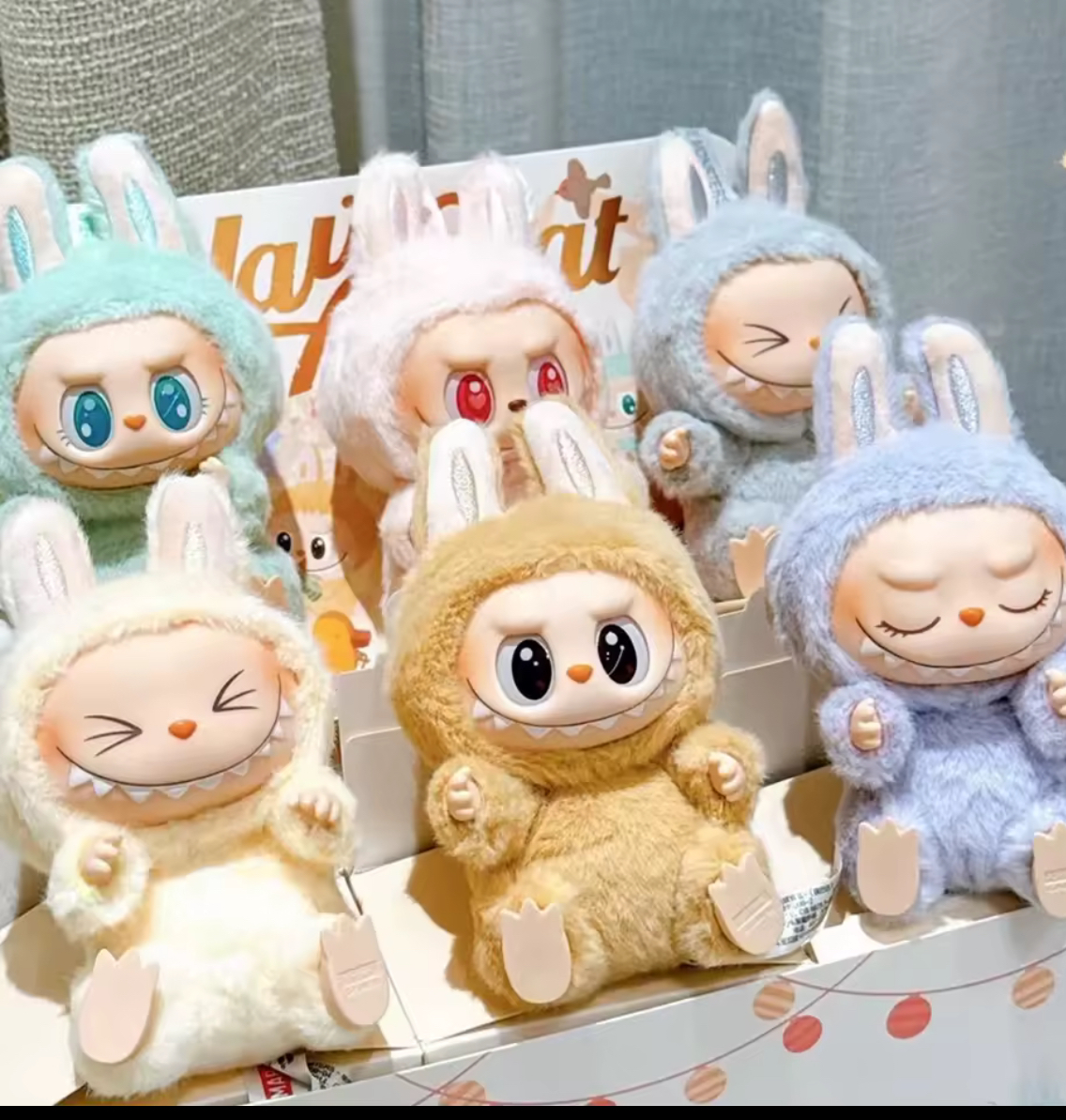 Jucarie de plus LaBuBu, Have A Seat, 15 cm